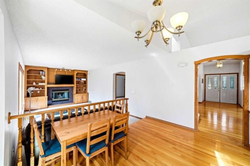 6 Christie Briar Lane Sw, Calgary, AB - Indoor Photo Showing Dining Room