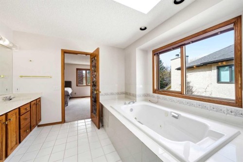 6 Christie Briar Lane Sw, Calgary, AB - Indoor Photo Showing Bathroom
