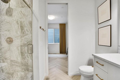 195 Lucas Common Nw, Calgary, AB - Indoor Photo Showing Bathroom