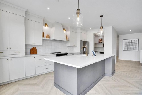 195 Lucas Common Nw, Calgary, AB - Indoor Photo Showing Kitchen With Upgraded Kitchen
