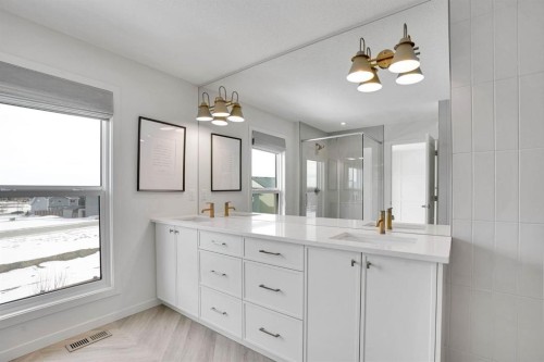195 Lucas Common Nw, Calgary, AB - Indoor Photo Showing Bathroom