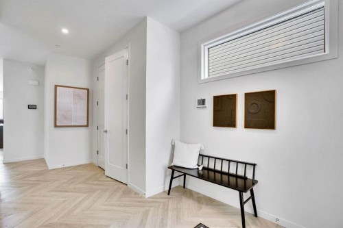 195 Lucas Common Nw, Calgary, AB - Indoor Photo Showing Other Room