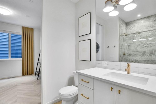 195 Lucas Common Nw, Calgary, AB - Indoor Photo Showing Bathroom