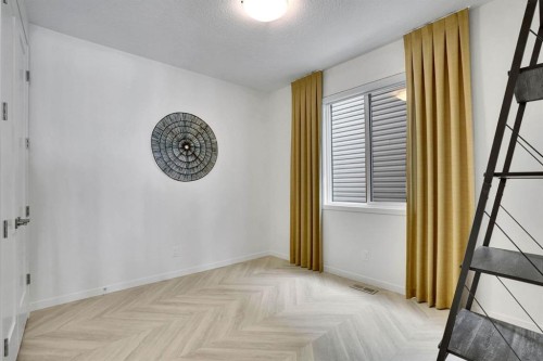 195 Lucas Common Nw, Calgary, AB - Indoor Photo Showing Other Room