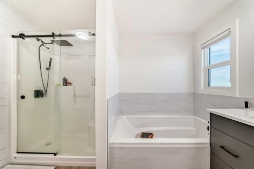 287 Amblehurst Way Nw, Calgary, AB - Indoor Photo Showing Bathroom