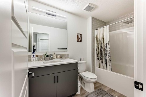 287 Amblehurst Way Nw, Calgary, AB - Indoor Photo Showing Bathroom