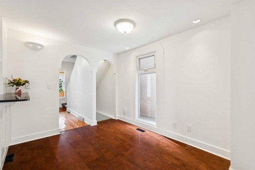 2128 Broadview Road Nw, Calgary, AB - Indoor Photo Showing Other Room