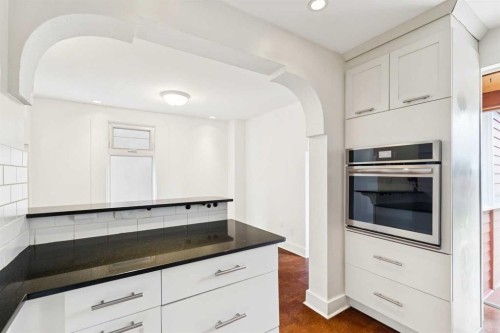 2128 Broadview Road Nw, Calgary, AB - Indoor Photo Showing Kitchen