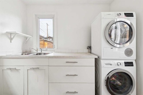 2128 Broadview Road Nw, Calgary, AB - Indoor Photo Showing Laundry Room