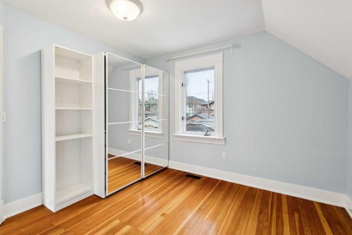 2128 Broadview Road Nw, Calgary, AB - Indoor Photo Showing Other Room