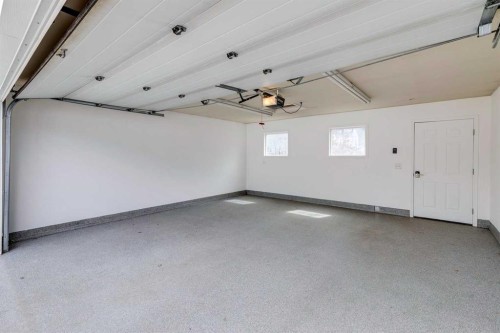2128 Broadview Road Nw, Calgary, AB - Indoor Photo Showing Garage