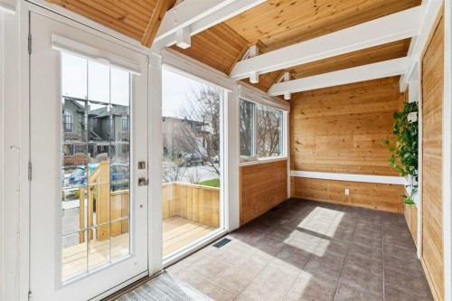 2128 Broadview Road Nw, Calgary, AB - Indoor Photo Showing Other Room