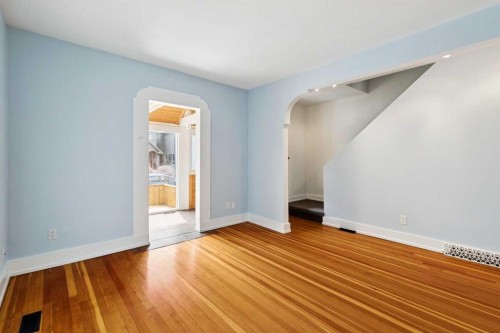 2128 Broadview Road Nw, Calgary, AB - Indoor Photo Showing Other Room