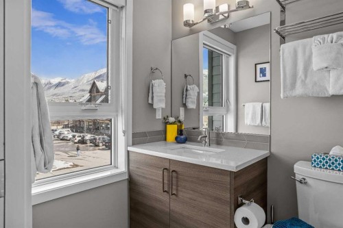 205-105 Kananaskis Way, Canmore, AB - Indoor Photo Showing Bathroom