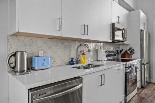 205-105 Kananaskis Way, Canmore, AB - Indoor Photo Showing Kitchen With Double Sink With Upgraded Kitchen