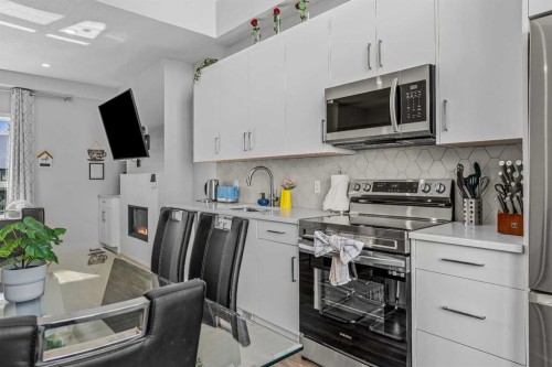 205-105 Kananaskis Way, Canmore, AB - Indoor Photo Showing Kitchen With Upgraded Kitchen