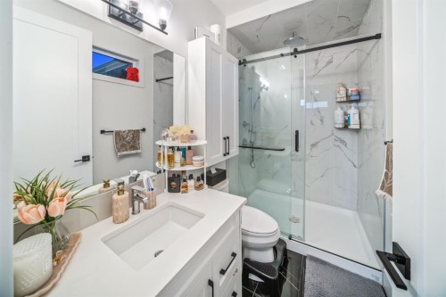 103 Aspen Summit Close Sw, Calgary, AB - Indoor Photo Showing Bathroom