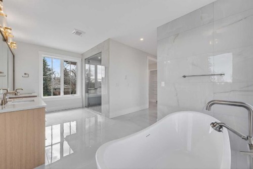 88 Woodlark Drive Sw, Calgary, AB - Indoor Photo Showing Bathroom