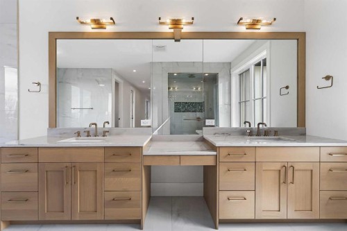 88 Woodlark Drive Sw, Calgary, AB - Indoor Photo Showing Bathroom