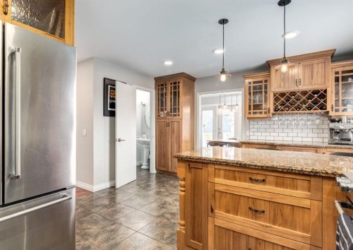 236 2 Avenue Ne, Calgary, AB - Indoor Photo Showing Kitchen With Upgraded Kitchen