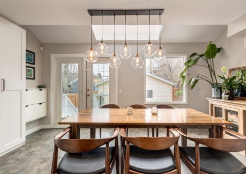 236 2 Avenue Ne, Calgary, AB - Indoor Photo Showing Dining Room