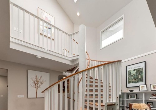 236 2 Avenue Ne, Calgary, AB - Indoor Photo Showing Other Room