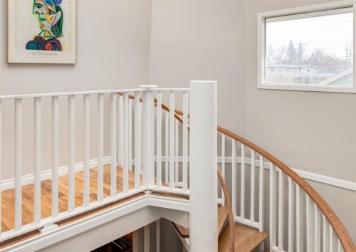 236 2 Avenue Ne, Calgary, AB - Indoor Photo Showing Other Room