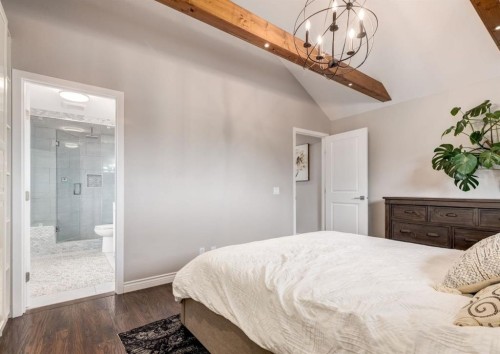 236 2 Avenue Ne, Calgary, AB - Indoor Photo Showing Bedroom