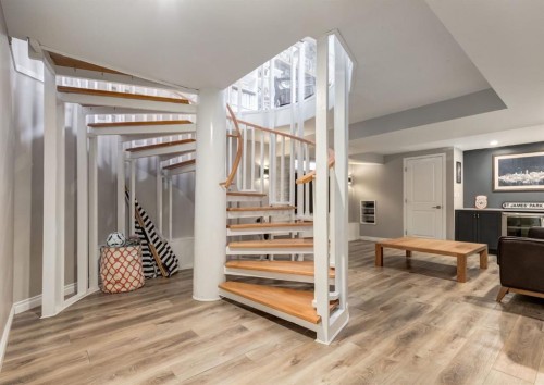 236 2 Avenue Ne, Calgary, AB - Indoor Photo Showing Other Room