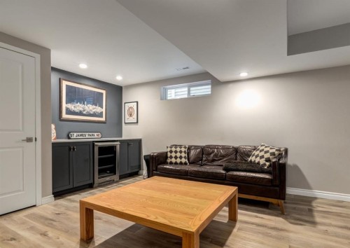 236 2 Avenue Ne, Calgary, AB - Indoor