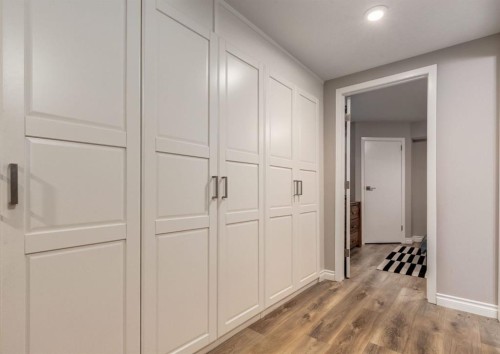 236 2 Avenue Ne, Calgary, AB - Indoor Photo Showing Other Room