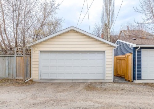 236 2 Avenue Ne, Calgary, AB - Outdoor With Exterior