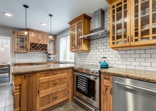 236 2 Avenue Ne, Calgary, AB - Indoor Photo Showing Kitchen