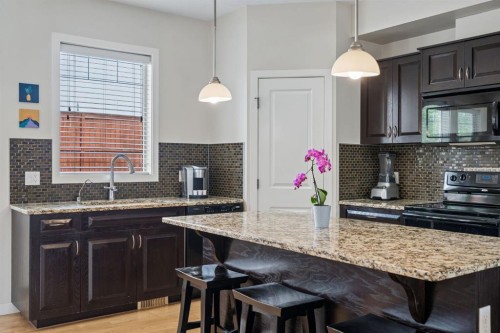 614-413 River Avenue, Cochrane, AB - Indoor Photo Showing Kitchen