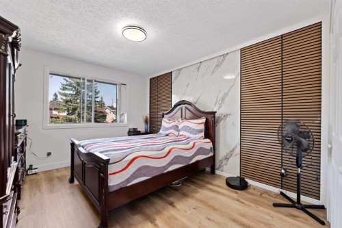 40 Pinecliff Close Ne, Calgary, AB - Indoor Photo Showing Bedroom