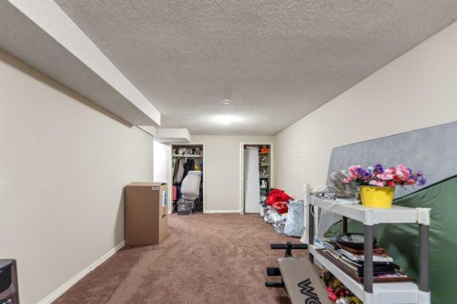 40 Pinecliff Close Ne, Calgary, AB - Indoor Photo Showing Other Room