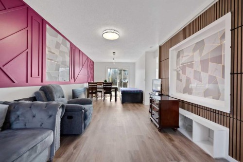 40 Pinecliff Close Ne, Calgary, AB - Indoor Photo Showing Living Room