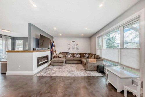 5224 19 Avenue Nw, Calgary, AB - Indoor Photo Showing Living Room With Fireplace