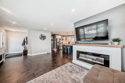 5224 19 Avenue Nw, Calgary, AB - Indoor Photo Showing Living Room With Fireplace