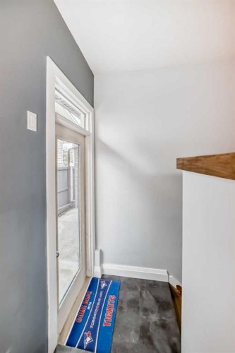 5224 19 Avenue Nw, Calgary, AB - Indoor Photo Showing Other Room