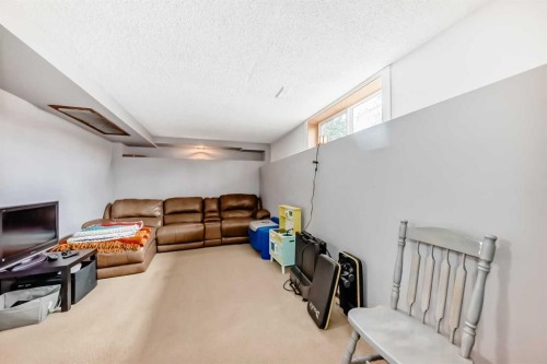 5224 19 Avenue Nw, Calgary, AB - Indoor Photo Showing Other Room