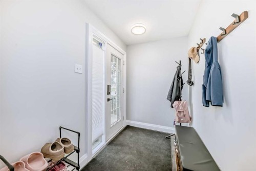 5224 19 Avenue Nw, Calgary, AB - Indoor Photo Showing Other Room