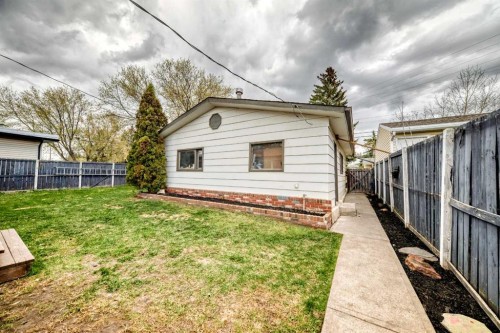 5224 19 Avenue Nw, Calgary, AB - Outdoor With Exterior