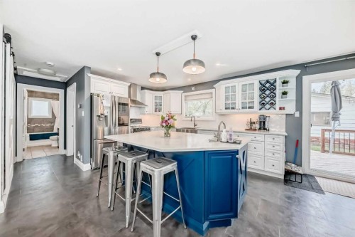 5224 19 Avenue Nw, Calgary, AB - Indoor Photo Showing Kitchen With Upgraded Kitchen