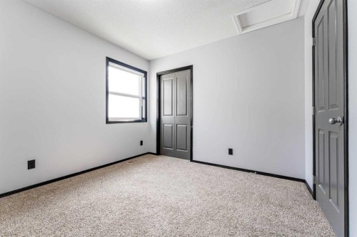 277 Panora Way Nw, Calgary, AB - Indoor Photo Showing Other Room