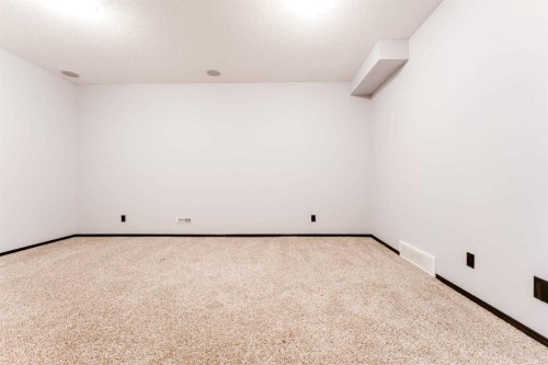 277 Panora Way Nw, Calgary, AB - Indoor Photo Showing Other Room