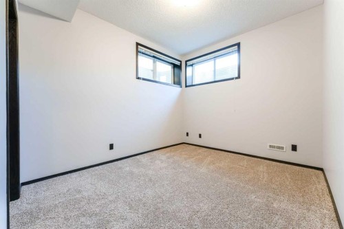 277 Panora Way Nw, Calgary, AB - Indoor Photo Showing Other Room
