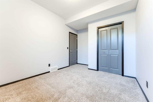 277 Panora Way Nw, Calgary, AB - Indoor Photo Showing Other Room