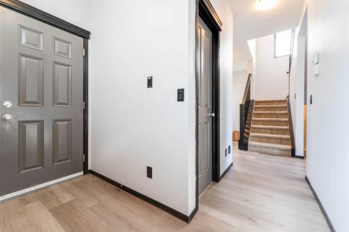 277 Panora Way Nw, Calgary, AB - Indoor Photo Showing Other Room