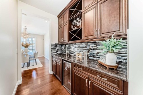 60 Hong Kong Road Sw, Calgary, AB - Indoor Photo Showing Other Room